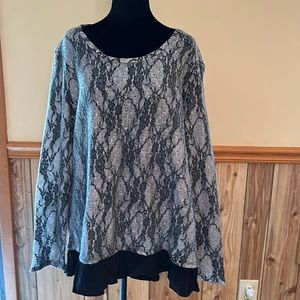 New with Tags Women’s Winter Blouse